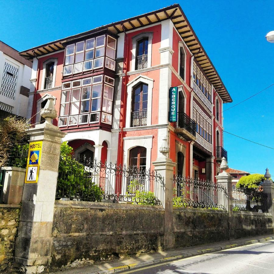 Albergue La Casona Del Peregrino Llanes Bagian luar foto